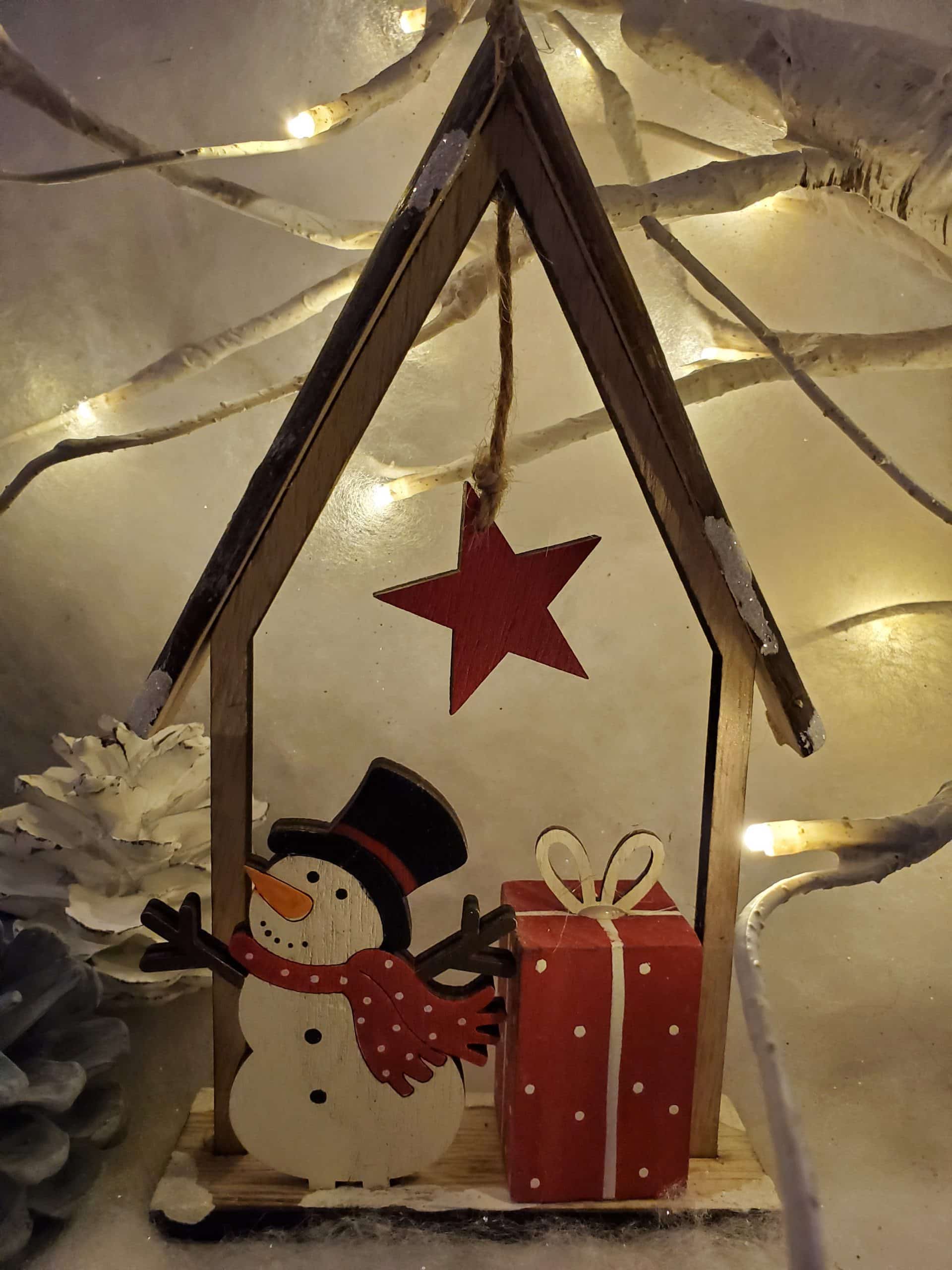 Festive Scene Hanger