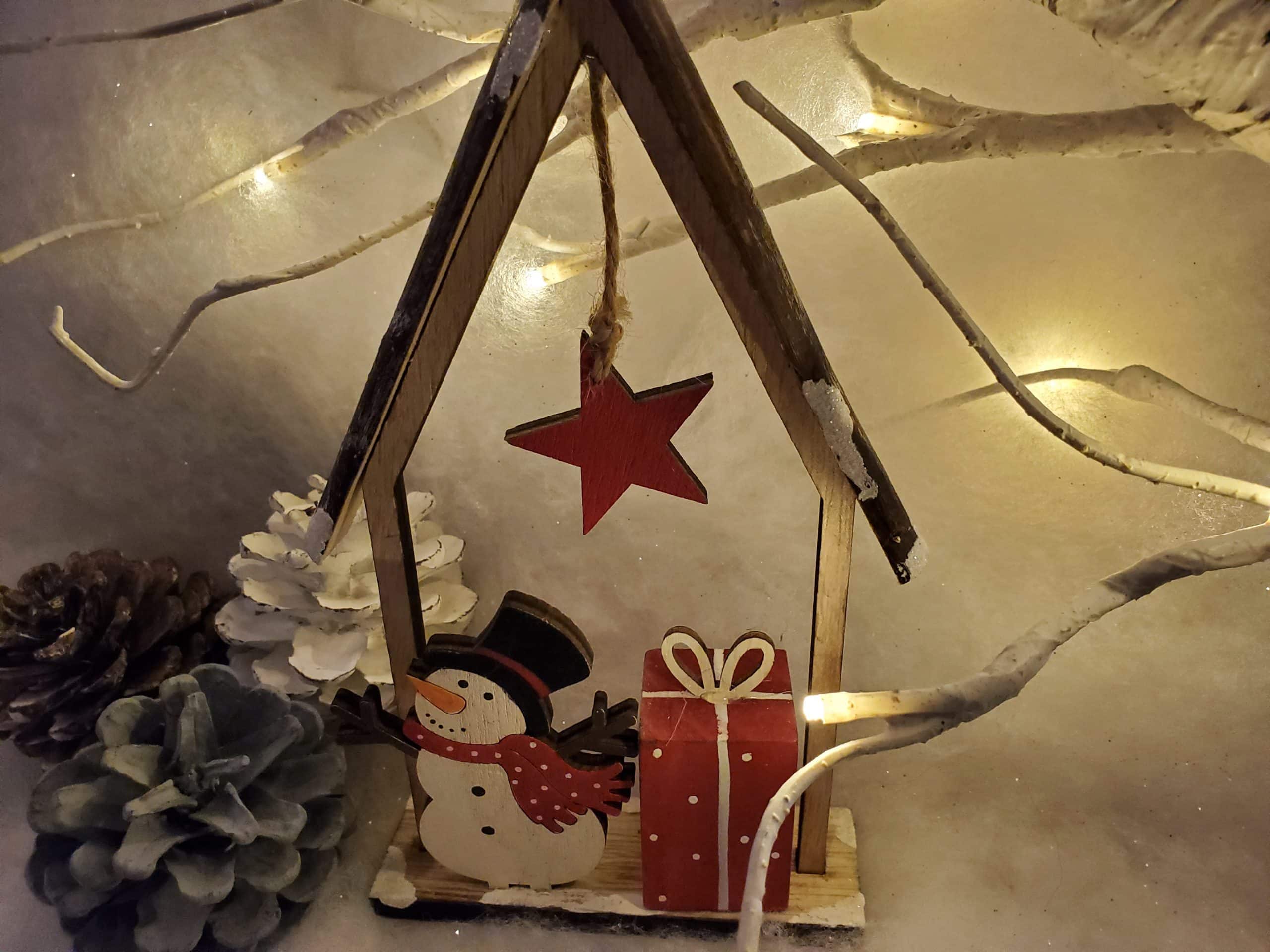 Festive Scene Hanger