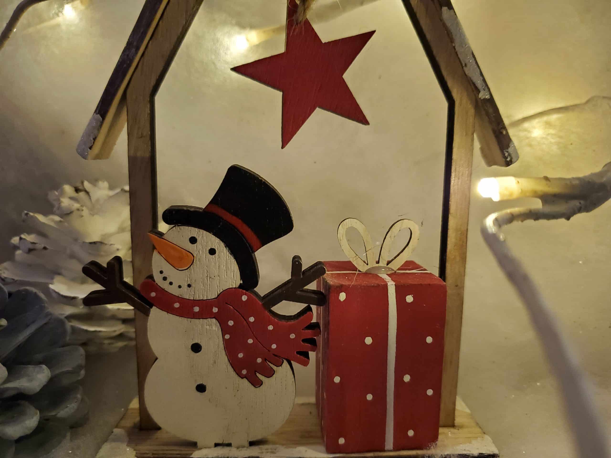Festive Scene Hanger
